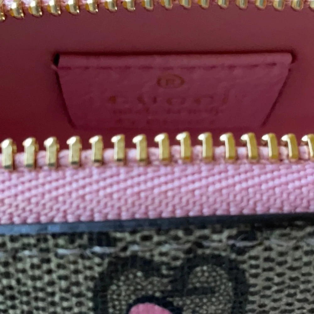 🎀🛍🎀  GUCCI X DISNEY DAISY DUCK PENCIL CASE 🎀🛍🎀 NWT 🎀🛍🎀